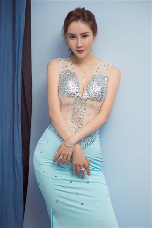 李小冉走光